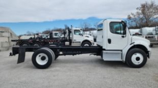 2015 Freightliner M2106 4x2 Cab & Chassis
