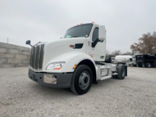 2022 Peterbilt 579 4x2 Daycab Tractor