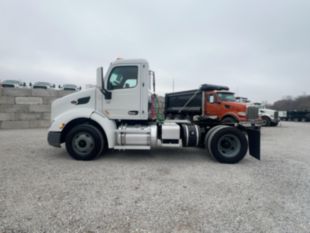 2022 Peterbilt 579 4x2 Daycab Tractor