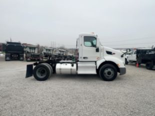 2022 Peterbilt 579 4x2 Daycab Tractor