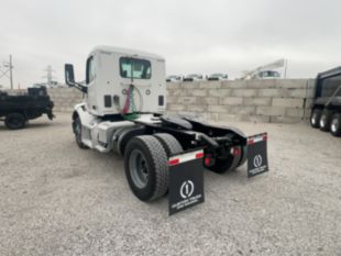 2022 Peterbilt 579 4x2 Daycab Tractor