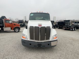 2022 Peterbilt 579 4x2 Daycab Tractor