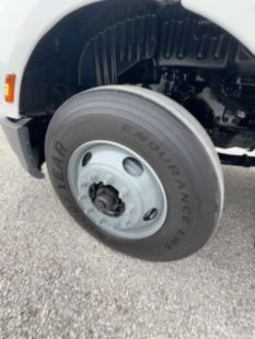 2022 Peterbilt 579 4x2 Daycab Tractor