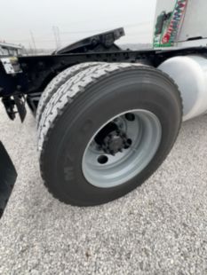 2022 Peterbilt 579 4x2 Daycab Tractor