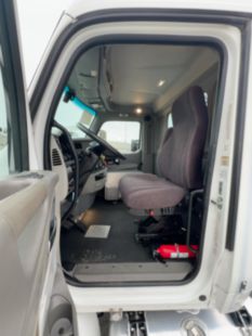 2022 Peterbilt 579 4x2 Daycab Tractor