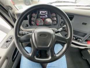 2022 Peterbilt 579 4x2 Daycab Tractor