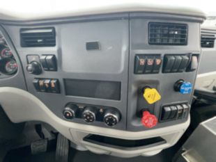 2022 Peterbilt 579 4x2 Daycab Tractor