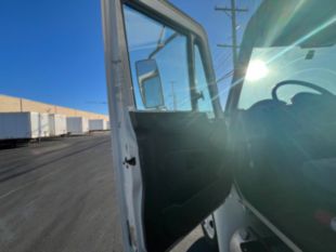 2013 Int'l DuraStar 4300 26' Box Truck