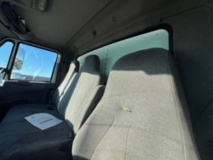 2013 Int'l DuraStar 4300 26' Box Truck