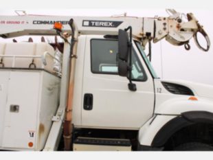 2016 Int'l 7300 4x4 Terex Commander 4047 Digger Derrick Truck