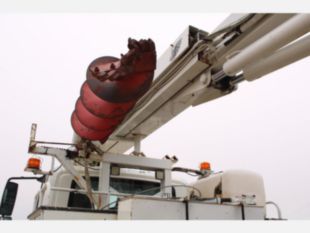 2016 Int'l 7300 4x4 Terex Commander 4047 Digger Derrick Truck