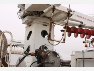 2016 Int'l 7300 4x4 Terex Commander 4047 Digger Derrick Truck