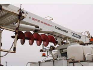 2016 Int'l 7300 4x4 Terex Commander 4047 Digger Derrick Truck