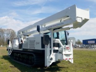 2022 Morooka MST2500VDL 2014 Versalift VST-9000-I Track Aerial Device