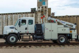 Heavy-Duty Insulated Telescopic Articulating 26,001 lbs Hi-Rail Welder Truck
