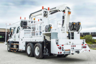 Heavy-Duty 91,135 ft-lb Articulating 33,001 lbs Hi-Rail Section Truck