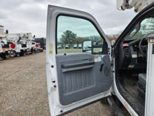 2015 Ford F-550 Gas Powered 4x4 Terex LT-40 Bucket Truck