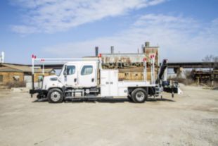 Medium-Duty 71,698 ft-lb Articulating 26,001 lbs Hi-Rail Section Truck
