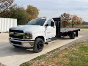 2023 Chevrolet 6500 4x2 18' Flatbed Truck