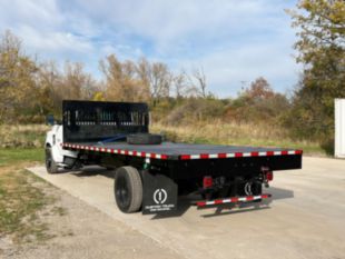 2023 Chevrolet 6500 4x2 18' Flatbed Truck