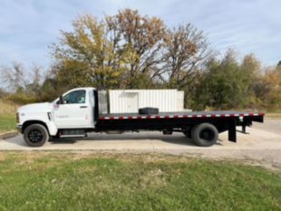 2023 Chevrolet 6500 4x2 18' Flatbed Truck