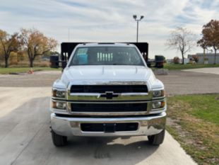 2023 Chevrolet 6500 4x2 18' Flatbed Truck