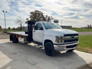 2023 Chevrolet 6500 4x2 18' Flatbed Truck