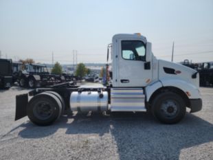 2022 Peterbilt 579 4x2 Road Tractor