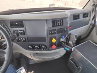 2022 Peterbilt 579 4x2 Road Tractor