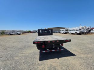 2018 Ford F-550 Powerstroke Diesel Crew Cab 4x4 "Rail Gear Equipped" Flatbed Truck