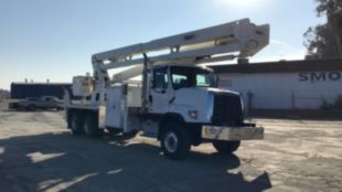 2015 Freightliner 108SD 6x6 Versalift VST-9000-MHI Bucket Truck