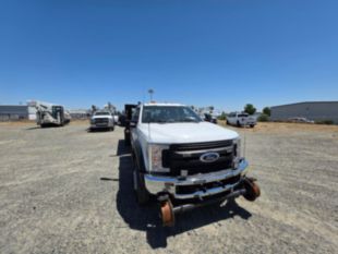 2018 Ford F-550 Powerstroke Diesel Crew Cab 4x4 "Rail Gear Equipped" Flatbed Truck