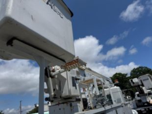 2016 Kenworth T-370 Diesel 4x2 Altec AA-55 Material Handler Bucket Truck