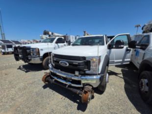2018 Ford F-550 Powerstroke Diesel Crew Cab 4x4 "Rail Gear Equipped" Flatbed Truck