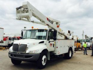 60 ft Insulated Material Handling Distribution Bucket Truck