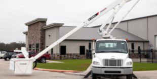 55 ft Insulated Material Handling Distribution Bucket Truck