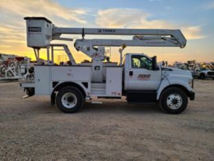 40 ft Insulated Material Handling AWD Distribution Bucket Truck