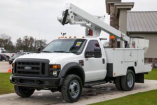 37 ft Insulated Material Handling AWD Distribution Bucket Truck