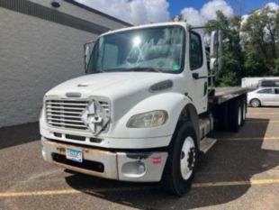 Knapheide Flatbed / 2005 Freightliner M2106 