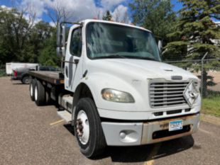 Knapheide Flatbed / 2005 Freightliner M2106 