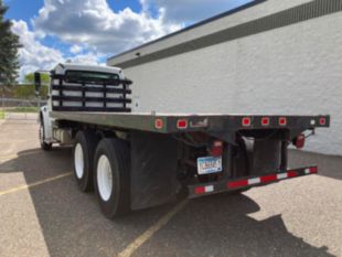 Knapheide Flatbed / 2005 Freightliner M2106 