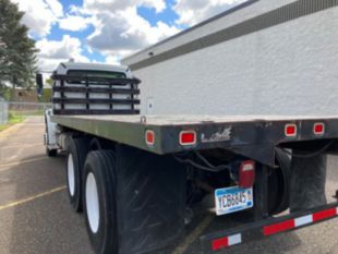 Knapheide Flatbed / 2005 Freightliner M2106 