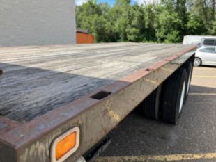 Knapheide Flatbed / 2005 Freightliner M2106 