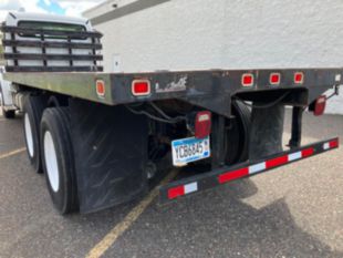 Knapheide Flatbed / 2005 Freightliner M2106 