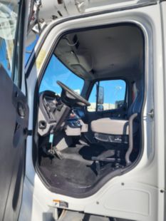 2016 Freightliner M2106 4x4 Terex C4047 Digger Derrick