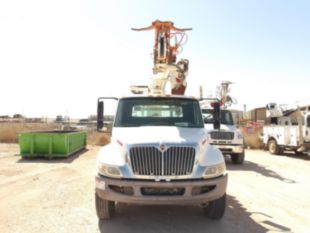 2011 Int'l 4300 Diesel Terex Commander 4047 Digger Derrick Truck
