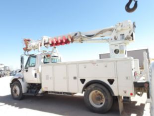 2011 Int'l 4300 Diesel Terex Commander 4047 Digger Derrick Truck