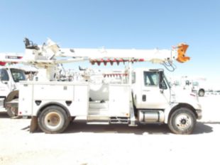 2011 Int'l 4300 Diesel Terex Commander 4047 Digger Derrick Truck
