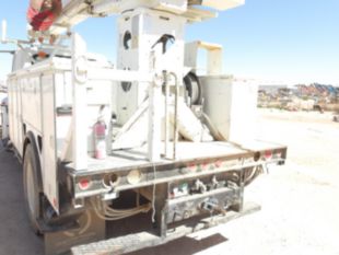 2011 Int'l 4300 Diesel Terex Commander 4047 Digger Derrick Truck