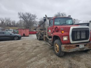 1995 Ford LT9000 Roll-Off Truck